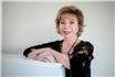 Romanul O lungă petală de mare de Isabel Allende, o poveste de iubire care străbate mări și continente, este disponibil în librării