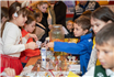 25 de școli din România au strâns  aproximativ 100 de mii de euro pentru reparații și îmbunătățiri, la târgurile simultane de Crăciun